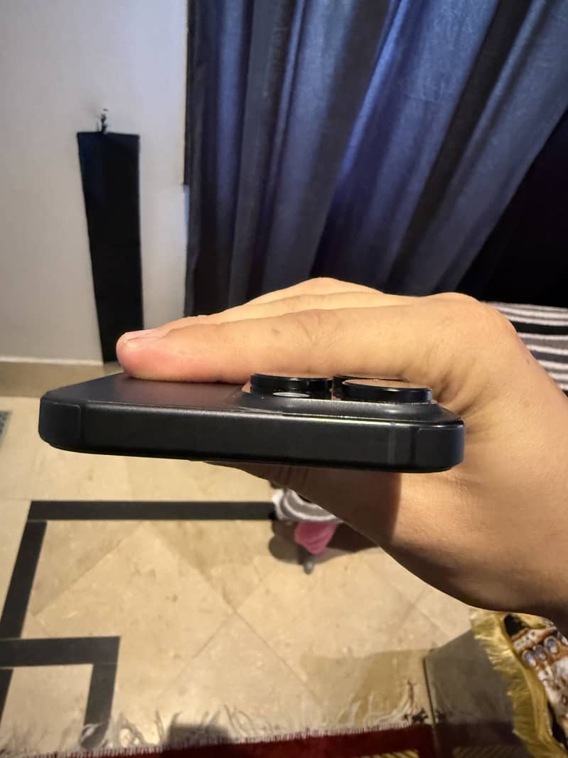 Apple iPhone 16 Pro Max 3