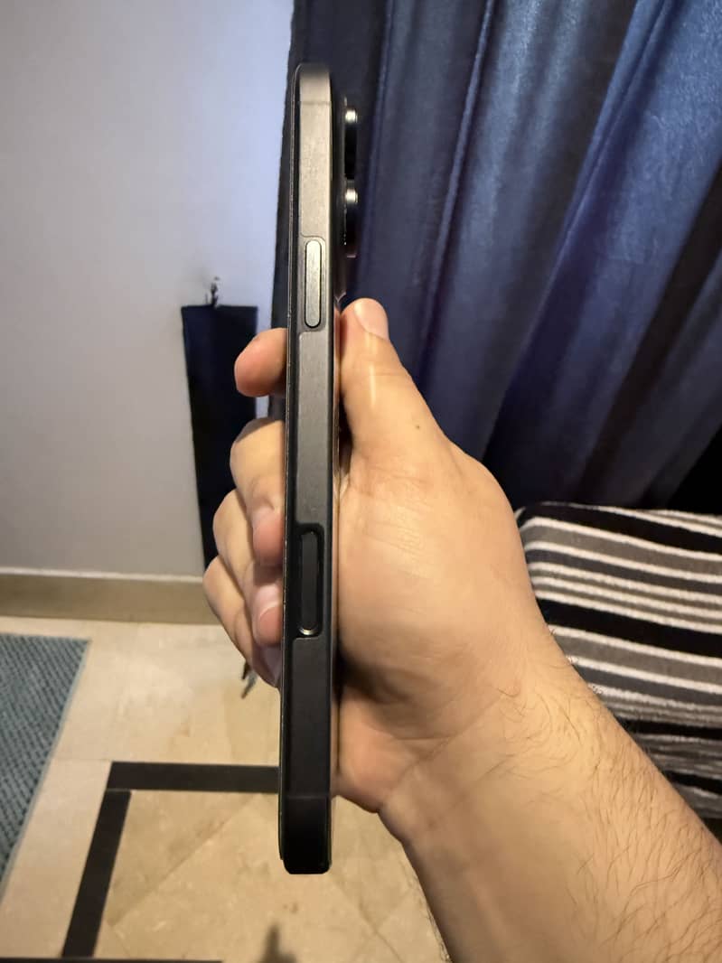 Apple iPhone 16 Pro Max 8