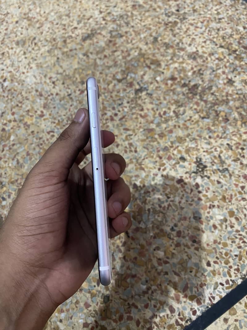 Apple iPhone SE 2 4