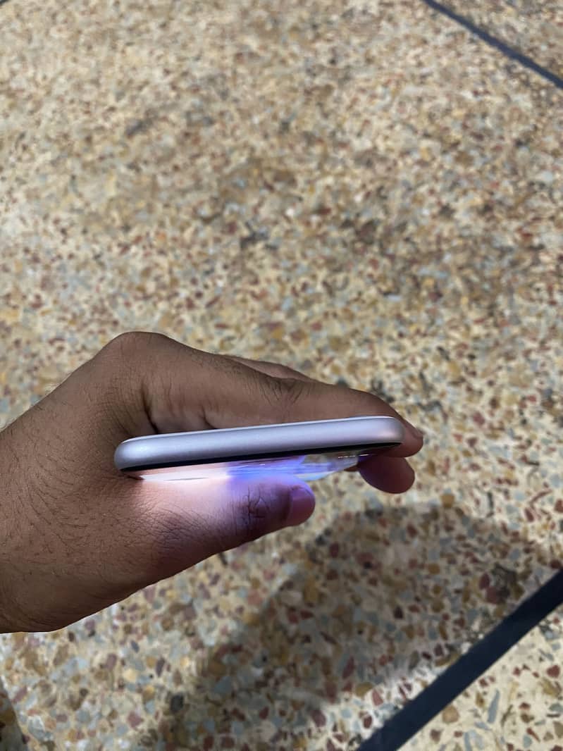 Apple iPhone SE 2 5