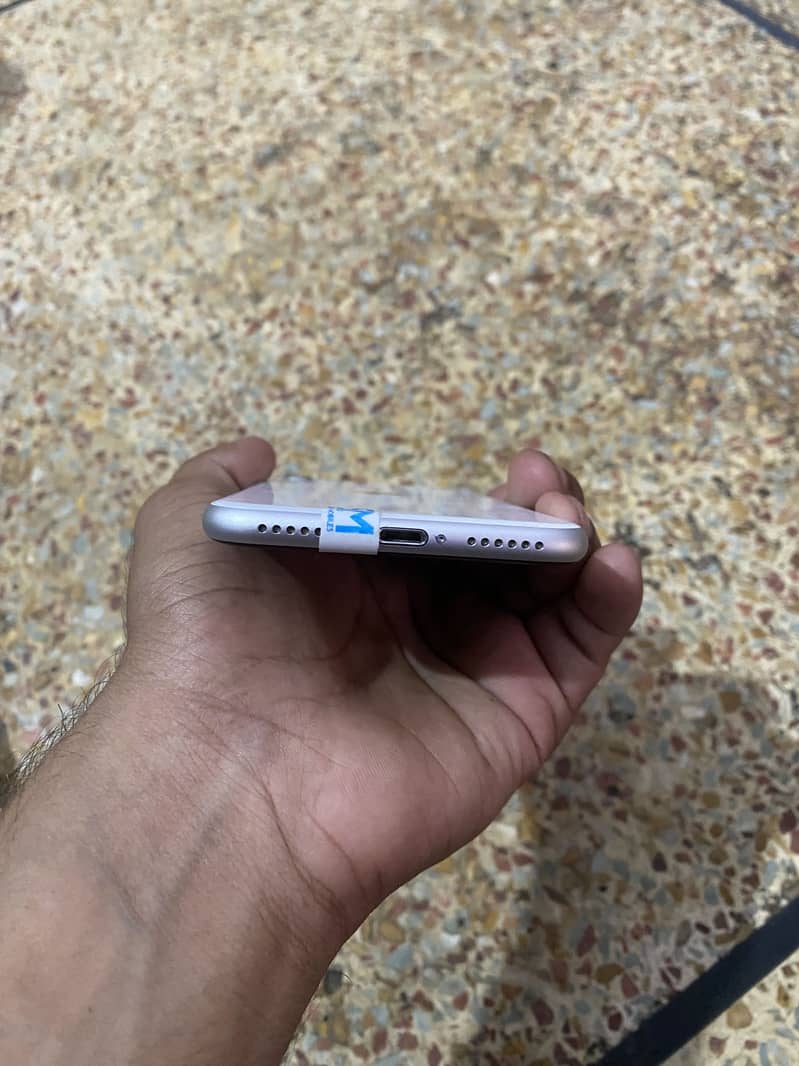 Apple iPhone SE 2 6