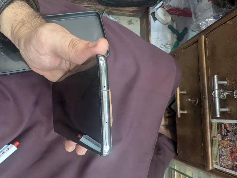 Samsung Mobile S20 Plus 2