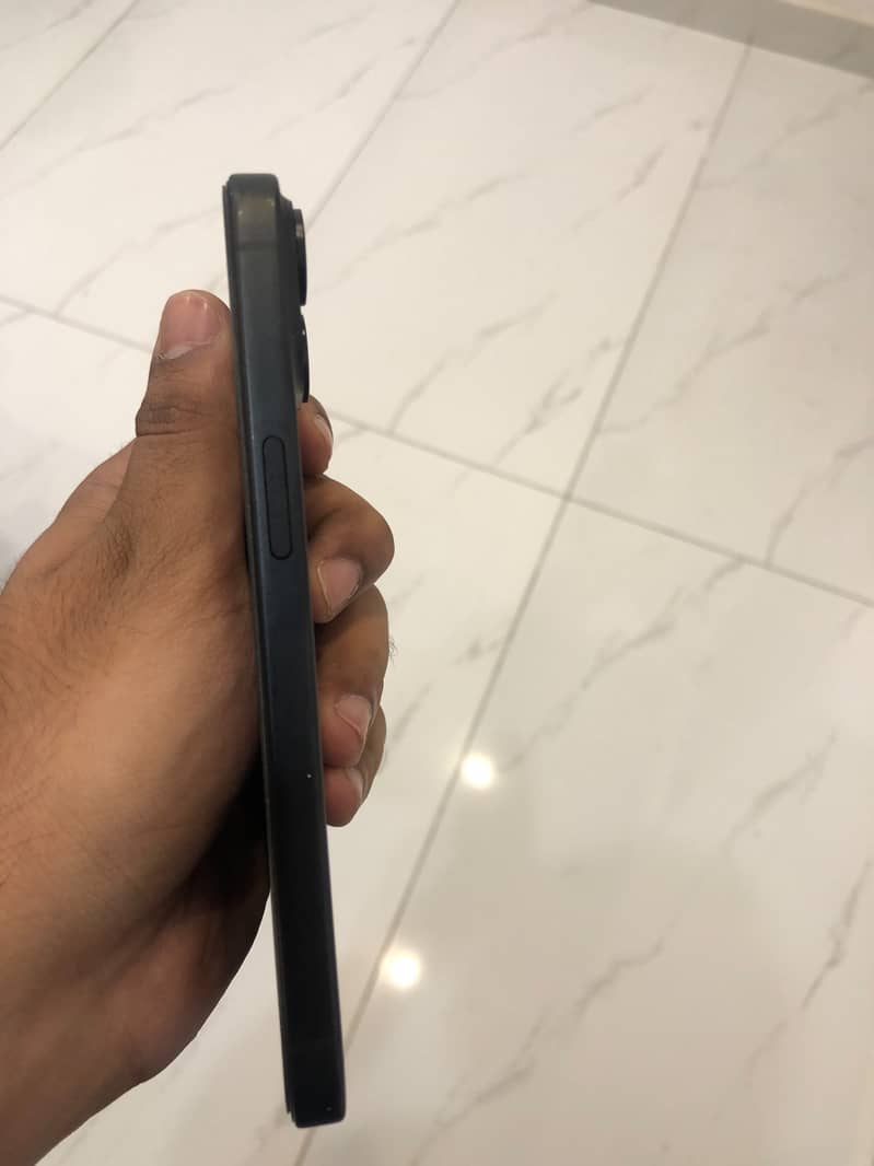 Apple iPhone 15 4