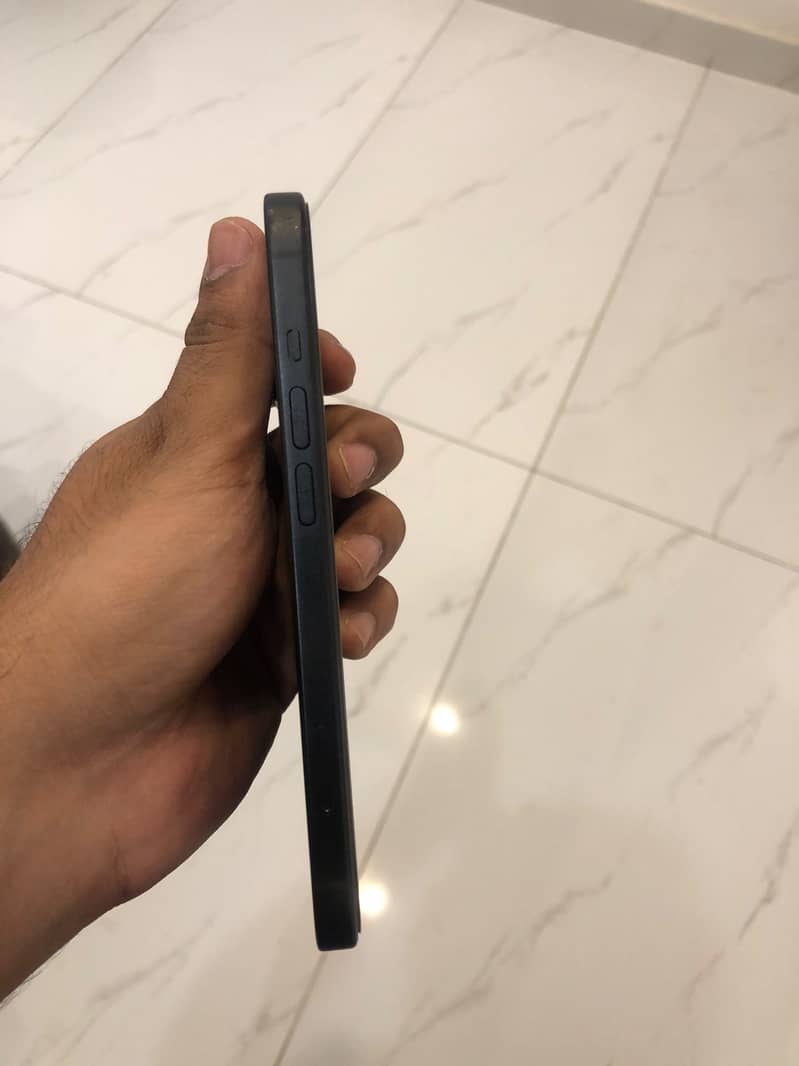 Apple iPhone 15 5