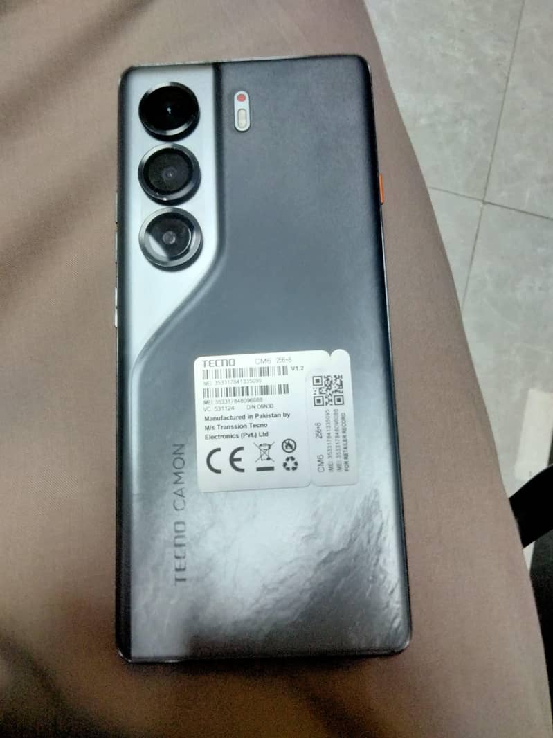 Tecno CAMON 40 Pro 1