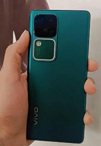 Vivo V30