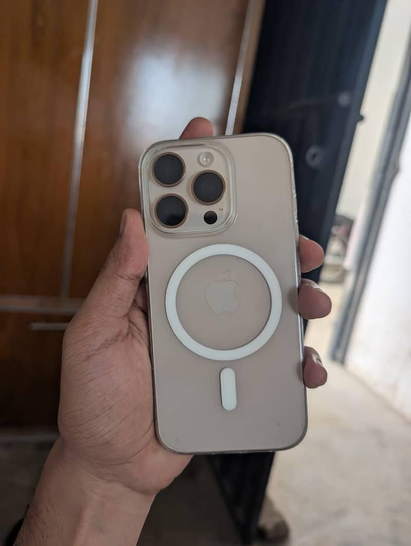 Apple iPhone 16 Pro 2