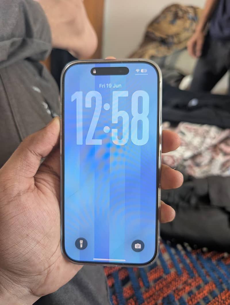 Apple iPhone 16 Pro 3