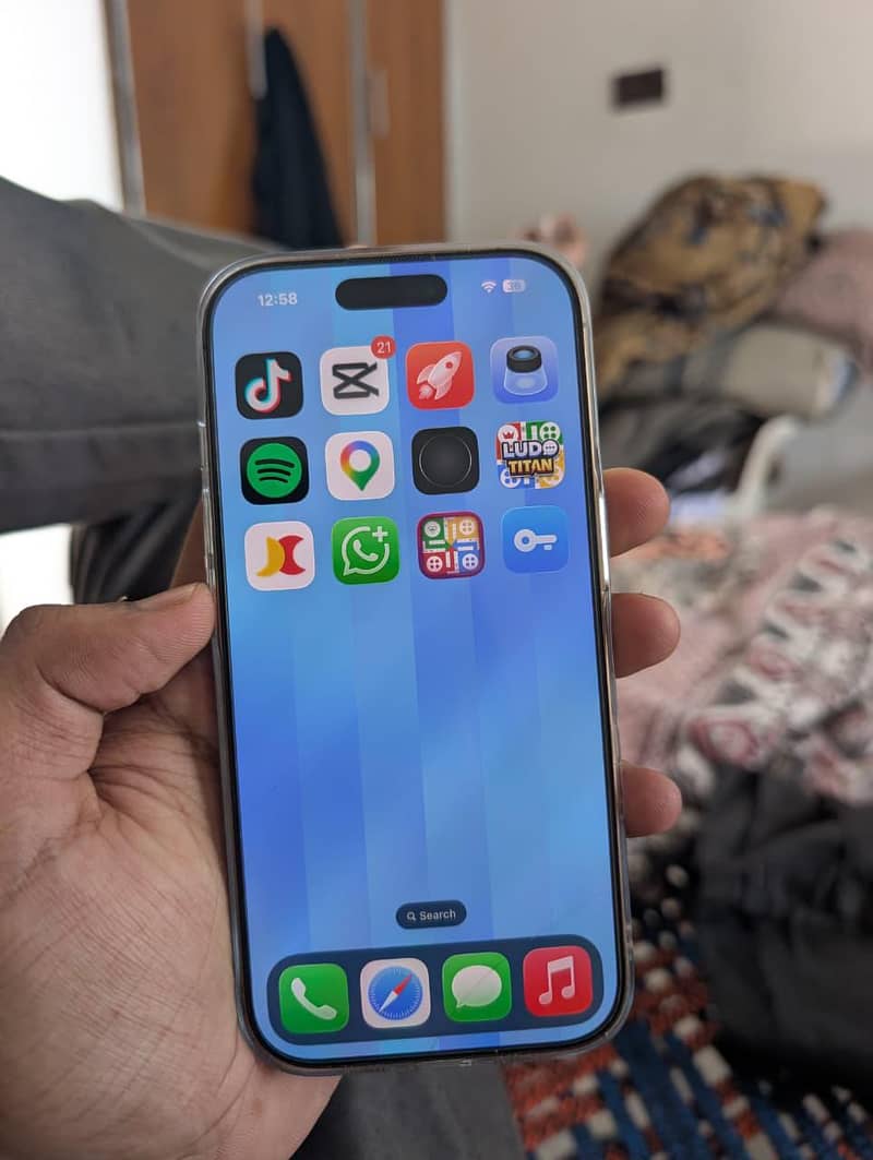 Apple iPhone 16 Pro 4