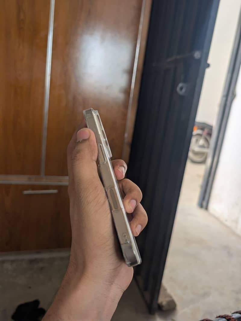 Apple iPhone 16 Pro 5
