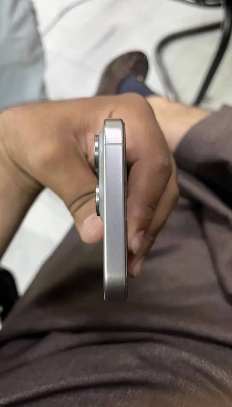 Iphone 15 pro max JV 1