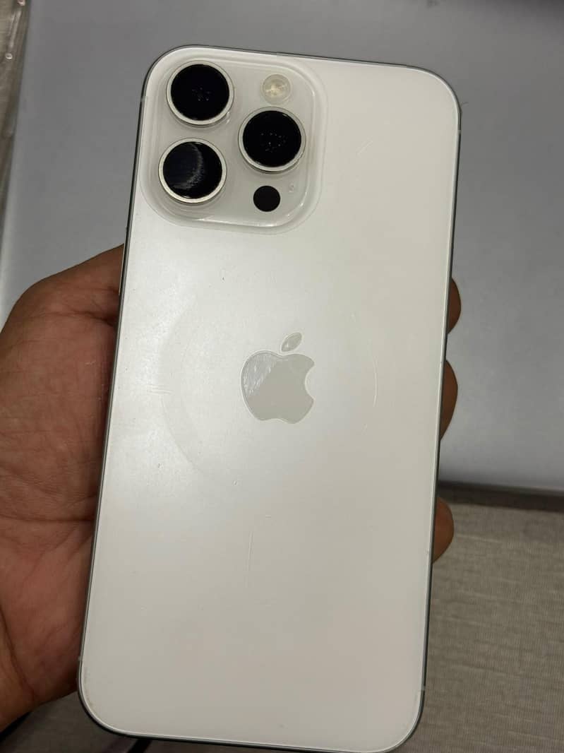 Apple iPhone 16 Pro Max 1