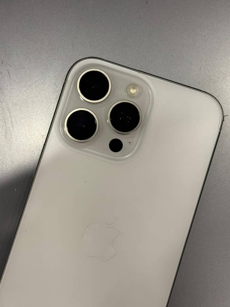 Apple iPhone 16 Pro Max 2