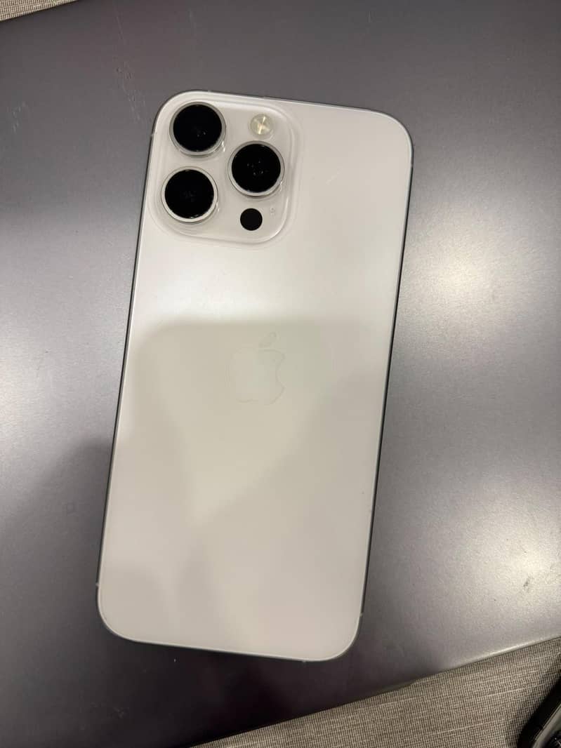Apple iPhone 16 Pro Max 3