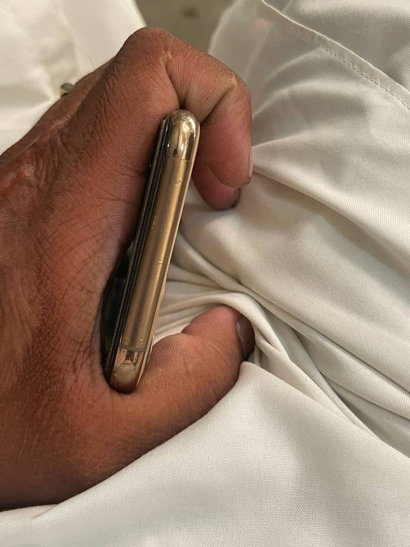 Apple iPhone 11 Pro 4