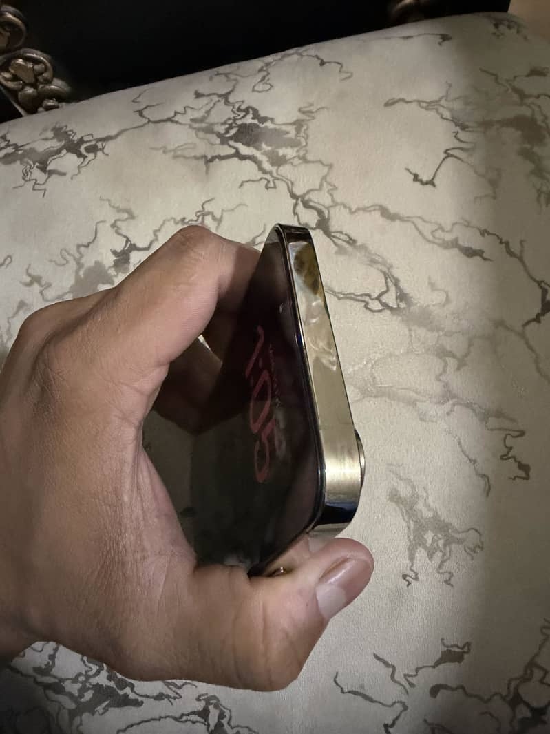 Apple iPhone 14 Pro Max 6