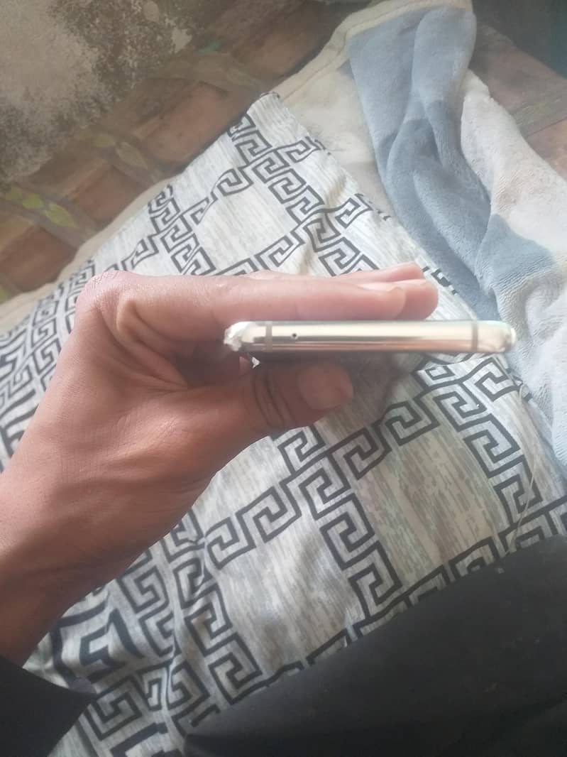 One Plus 8 5G 4