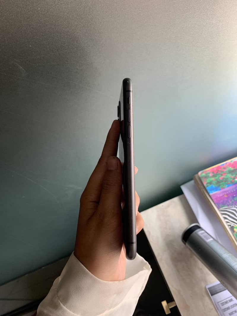 Apple iPhone 11 7