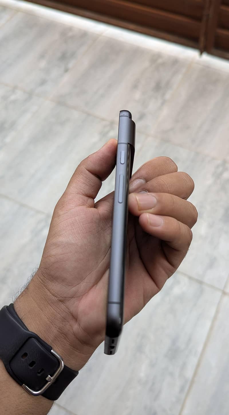 Google Pixel 8 4