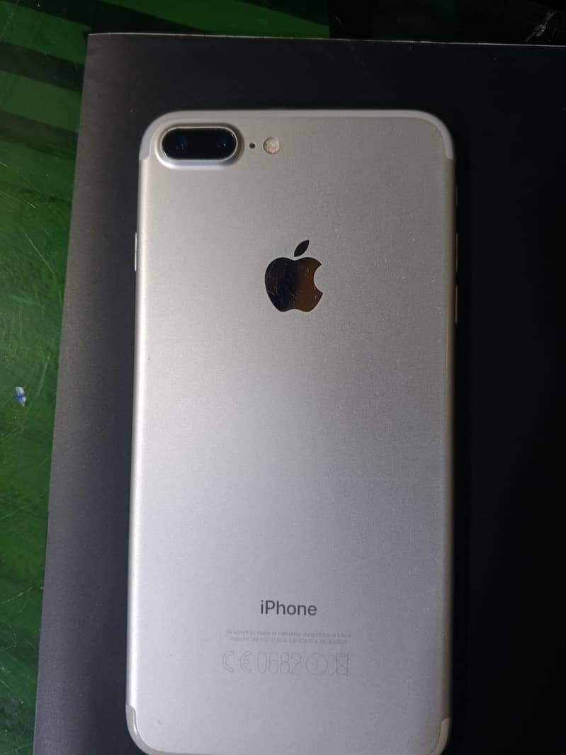 Apple iPhone 7 plus 1