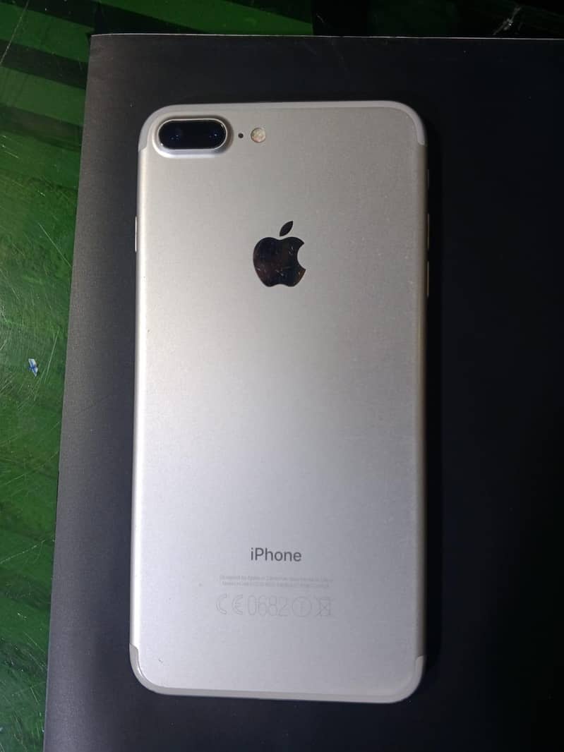 Apple iPhone 7 plus 2