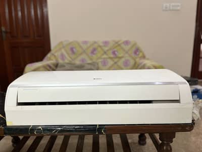 Gree 1 Ton AC available for sale in excellent condition