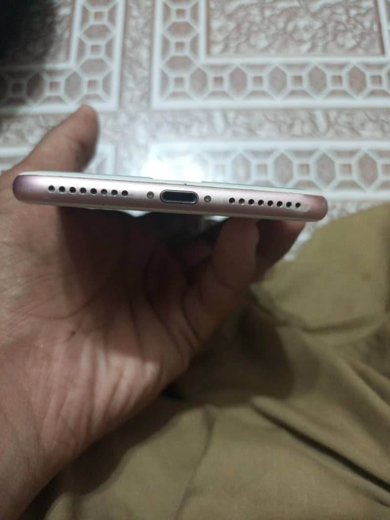 Apple iPhone 7 Plus 2