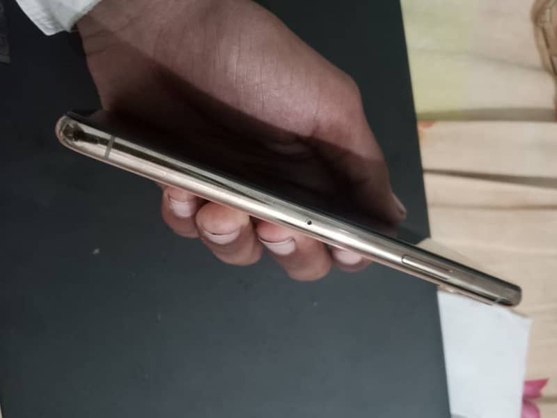 Apple iPhone XS 5