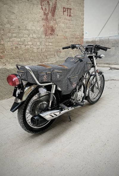 Honda cg125 model 2022 condition10by10 phone 03123089120