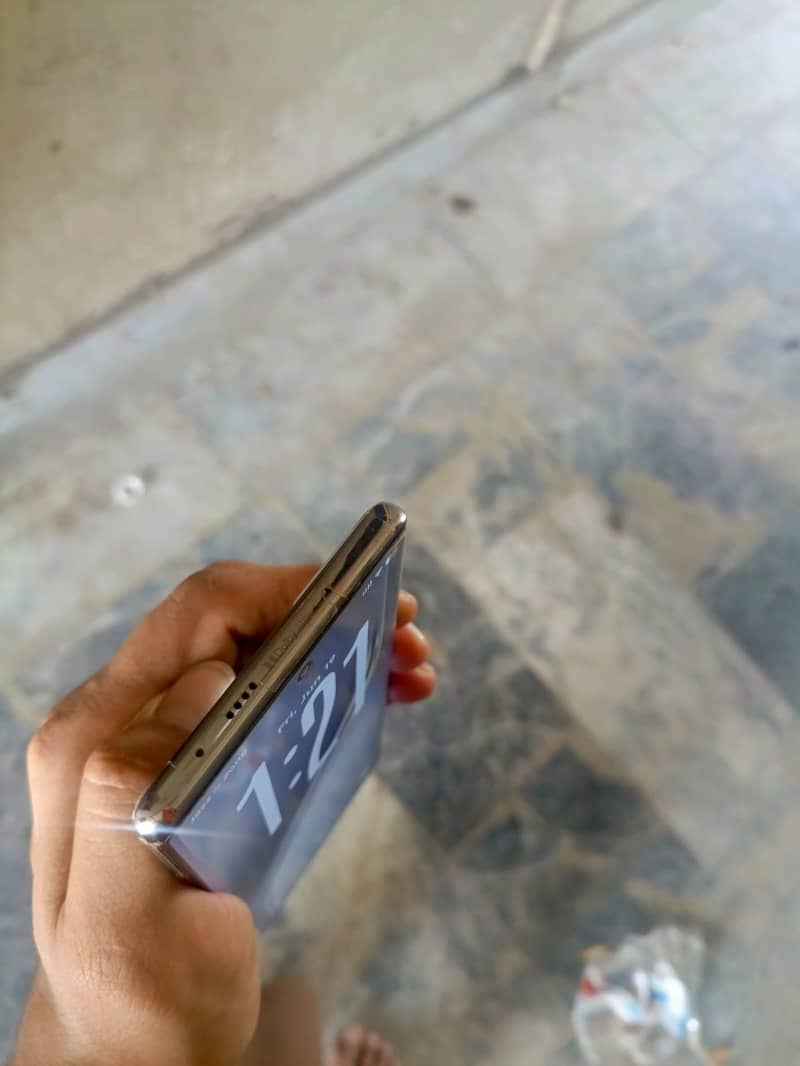 Tecno CAMON 40 Pro 4