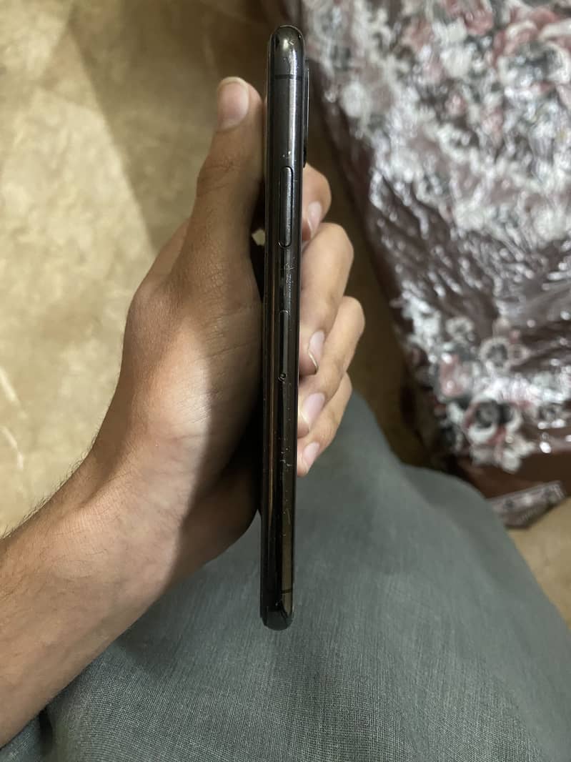 Apple iPhone X 3