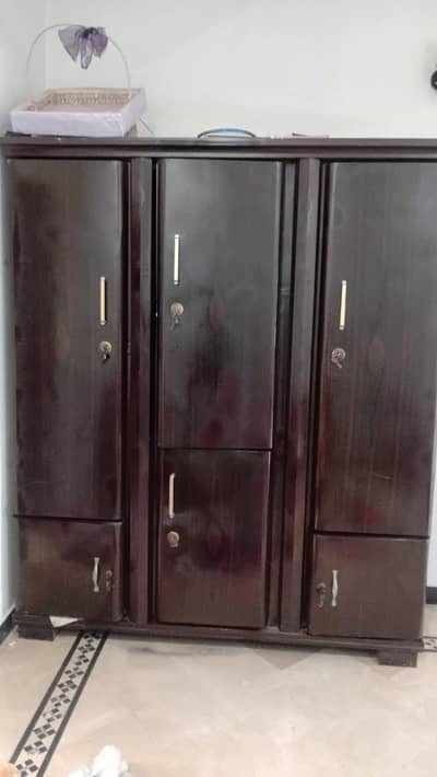 iron 3 side almari
