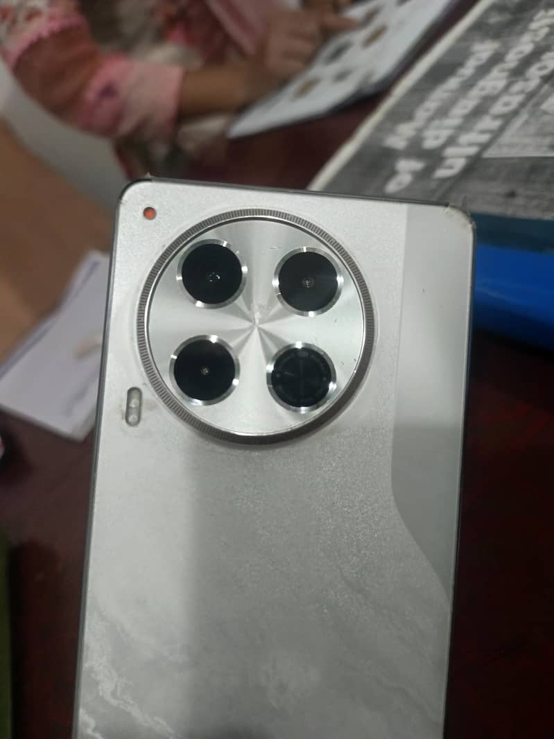 Tecno CAMON 30 8