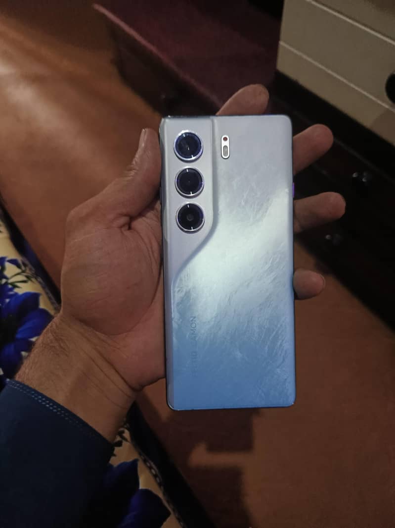Tecno CAMON 40 Pro 0