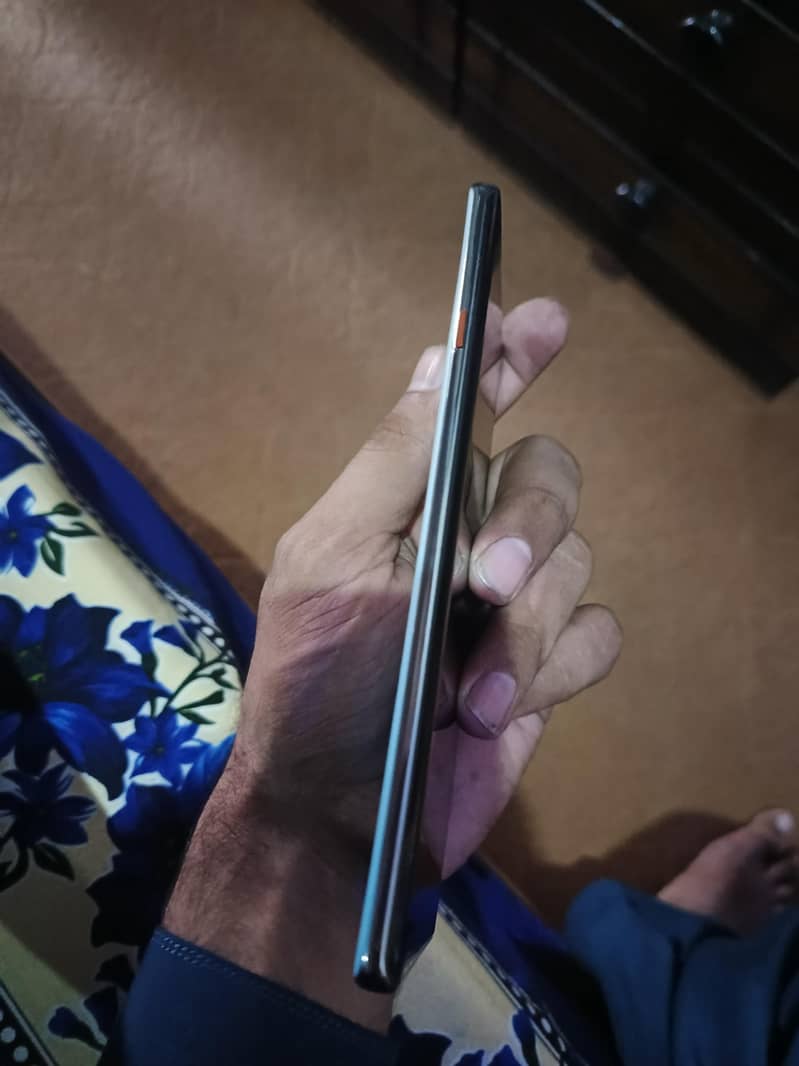Tecno CAMON 40 Pro 4
