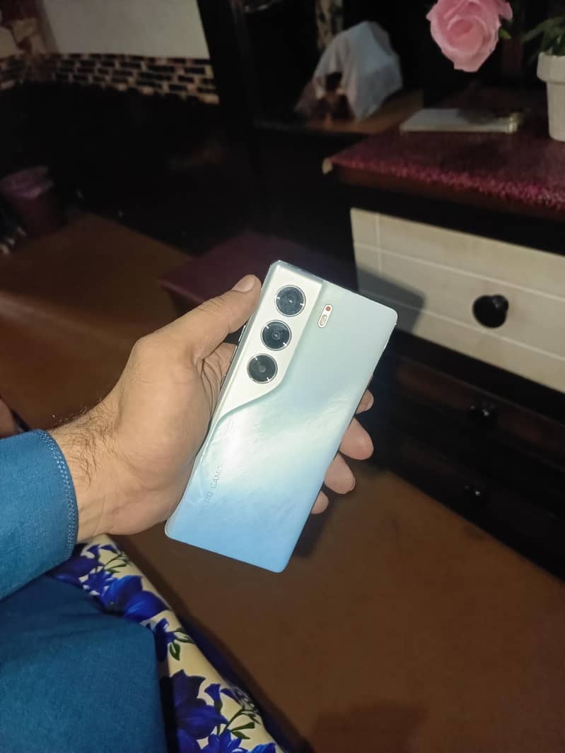 Tecno CAMON 40 Pro 6