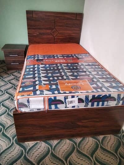 Single bed set with mattress and side table