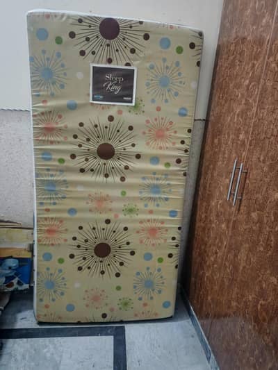 like new 1 month used Engleder full size metress foam