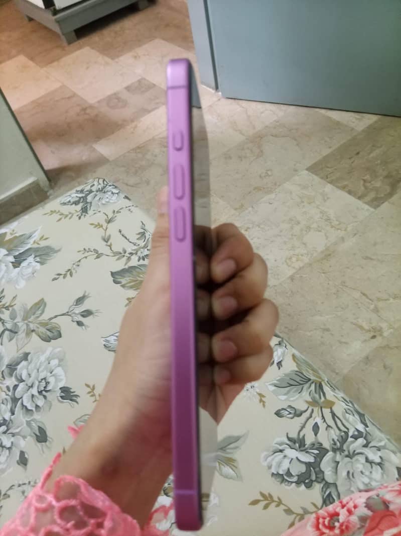 Apple iPhone 16 Plus 4