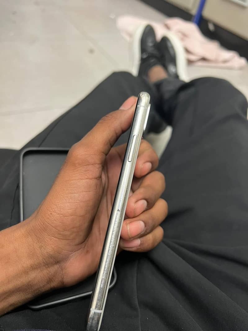 Apple iPhone X 5