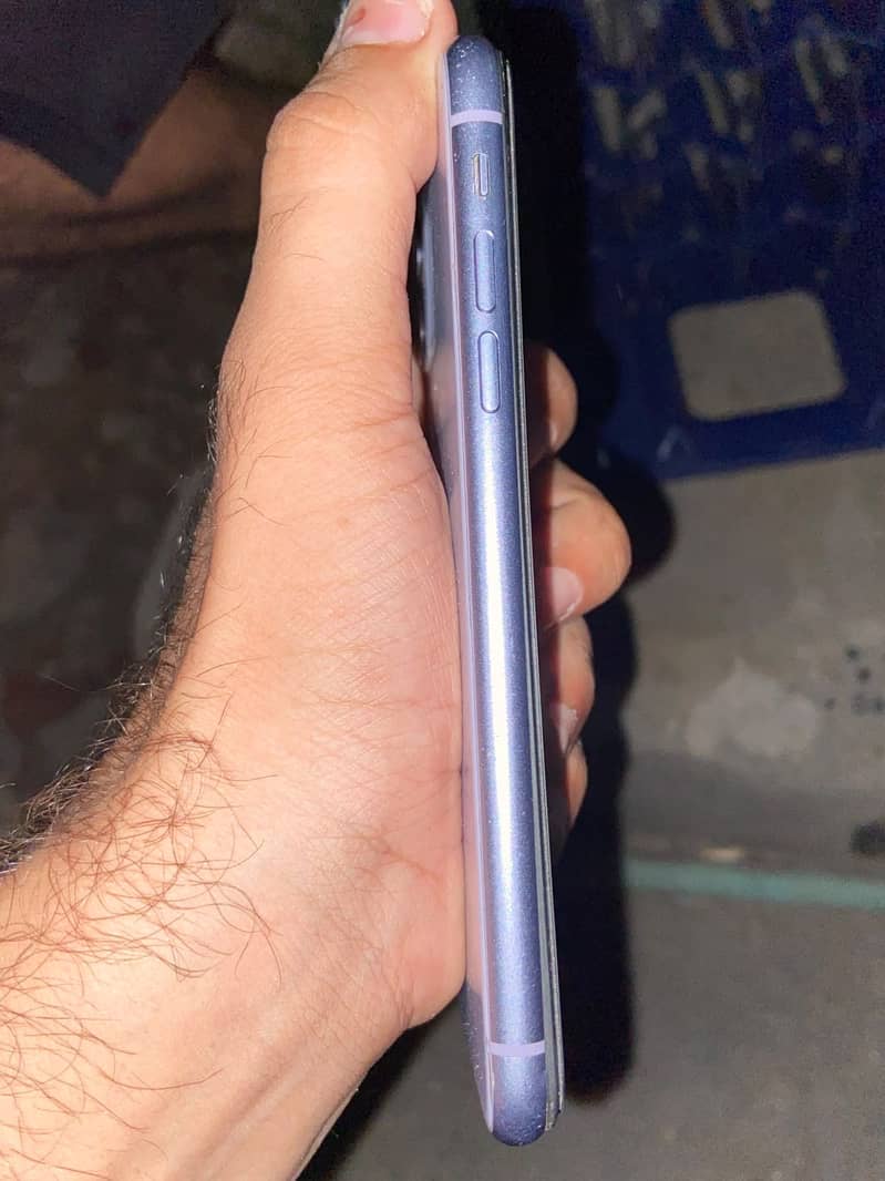 Apple iPhone 11 4