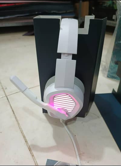 gaming keyboard . gaming headset