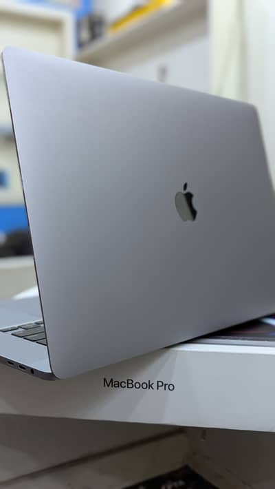 Apple Macbook Pro 16 inches Box All Acessories 2019
