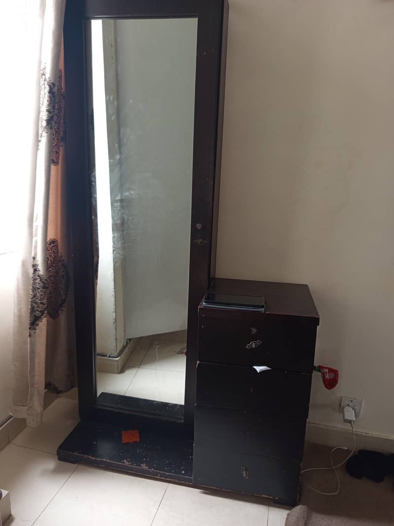 dressing table with cupboard inside 0