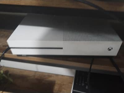 Xbox series 1s or x with some games like GTA 5 and Forza 5 good games