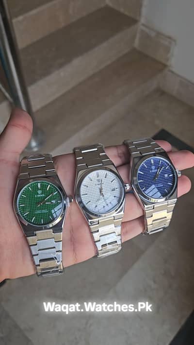 grid watch avaliable in 3 colours