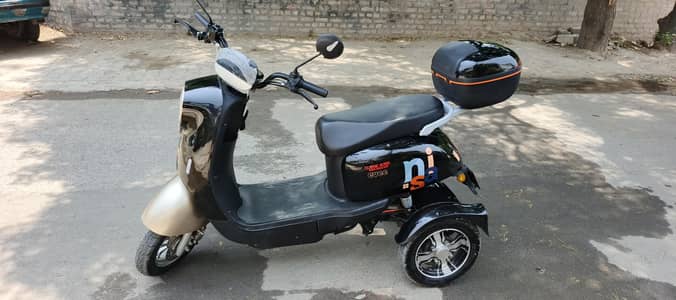 evee nisa 3 wheel 1200 watt. . used 130 km call 03166900271