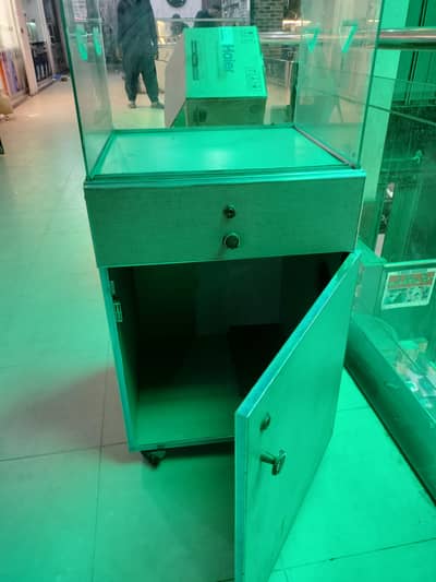 counter with draz and bucket new condition