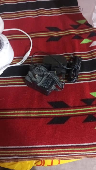 یہ اچھی حالت میں 4 کیمرہ ایک ڈی وی آر ہے۔