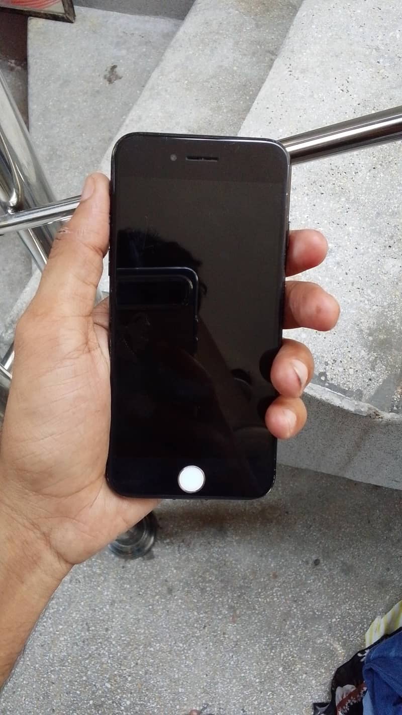 Apple iPhone 7 1